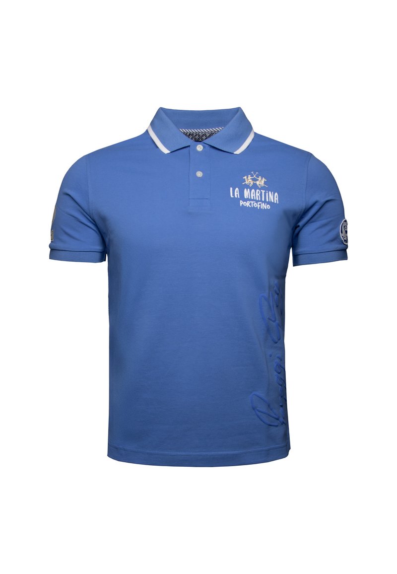 Blå polotröja i bomull, med vit krage och broderi. Sidologotyp och text längs botten ger extra detaljer. Klassisk passform.