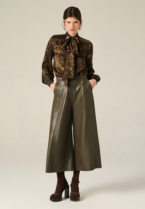 WITH OPTICAL PRINT AND BOW AT THE NECK - Camicetta - green