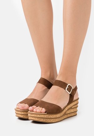Gabor, Sandalen met plateauzool - cognac