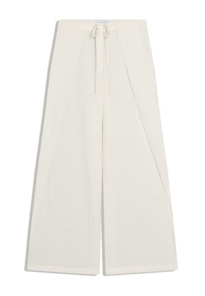 Pantaloni albi cu croială largă, cu o suprapunere frontală asimetrică și talie cu șnur.