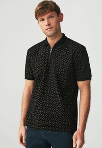 Next FLOCKED - Pikeepaita - black chain