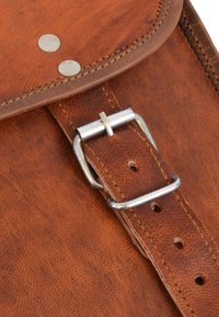 Gusti Leder JOHN 11" CAM - Torba na ramię