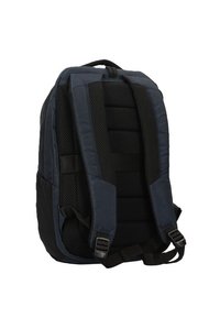 Zaino imbottito nero e blu scuro con spalline in rete traspirante, fibbie regolabili e una forma strutturata per comfort e supporto.