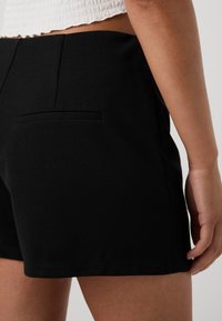 Vero Moda Petite VMLIVA SKORT - Šortky - black