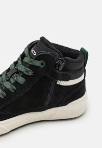 Geox WEEMBLE - Sneakers hoog - black/forest