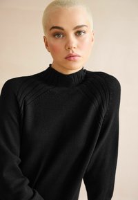 Next NECK MIDI - Pulóverruha - black