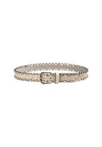 Ceinture en cuir beige avec des découpes circulaires et des clous métalliques. Boucle et accents en ton doré ajoutent du détail au design minimaliste.
