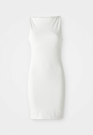 Hvid, ærmeløs bodycon kjole lavet af et glat, strækbart stof. Har en draperet halsudskæring og en tætsiddende silhuet, der ender over knæet.