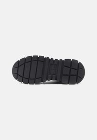 Tommy Jeans VULC FLATFORM LEOPARD - Sapatilhas de cano alto - black
