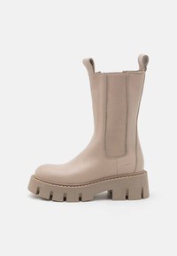 CPH139 - Platform boots - greige