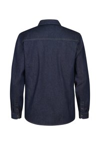 Camisa de mezclilla oscura con cuello puntiagudo, mangas largas y puños abotonados. Costuras visibles a lo largo de las costuras y una sutil textura.