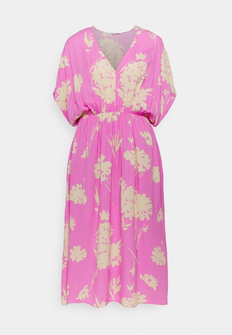 Robe midi rose avec imprimé floral beige, encolure en V, taille froncée et manches courtes chauve-souris.
