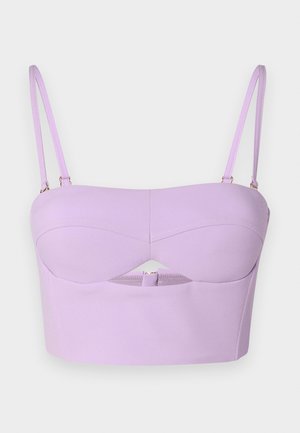 Lavendel cropped top met verstelbare bandjes, voorzien van een uitsnijding in het midden en glad synthetisch materiaal. Accenten in goudkleurige hardware.