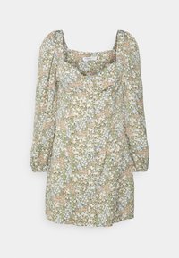 Vestido floral com decote quadrado, mangas longas em balão e botões na frente. Apresenta uma base verde com flores em tons de rosa e azul.