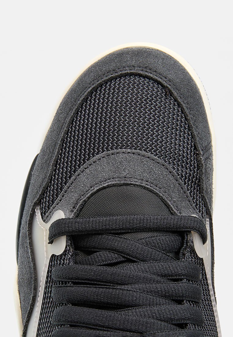 AIR JORDAN 4 RM
