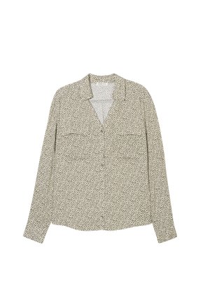 Groene blouse met lange mouwen en knopen, voorzien van twee voorzakken, met een geometrisch ontwerp in neutrale tinten en een klassieke kraag.