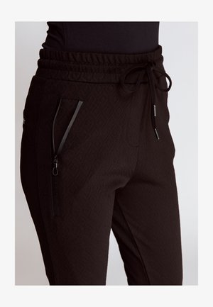 Schwarze Jogginghosen mit strukturiertem Diamantmuster, elastischem Bund, Kordelzug und seitlichen Reißverschlusstaschen mit glänzenden Akzenten.