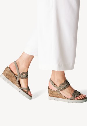 Sandalias con plataforma - almond