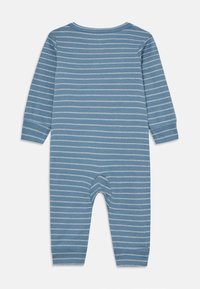 Lys blå stripete langermet bodysuit laget av myk bomull. Har rund hals, elastiske mansjetter og trykknapplukking nederst.