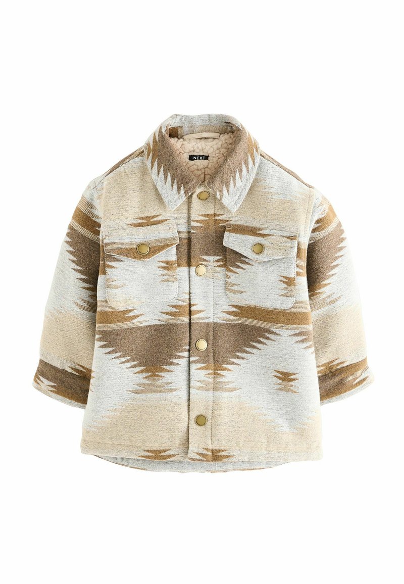Bureau-jack met bruine en beige geometrische patronen, twee borstzakken en een zachte fleece voering die zichtbaar is bij de kraag.