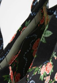 Cath Kidston SMALL - REGULAR FIT - Käsilaukku - black rose