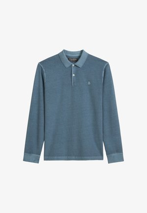 Poloshirt met lange mouwen in vervaald blauw katoen. Voorzien van een klassieke kraag, dries knopen, en een subtiel geborduurd logo op de borst.