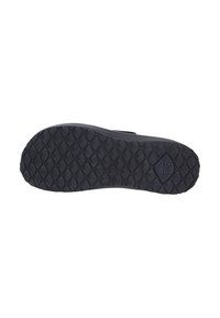 Zwarte rubberen schoenen zool heeft een gestructureerd oppervlak met een ruitpatroon voor grip. Merkontwerp zichtbaar op het hielgebied.