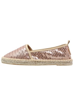 Slip-on espadrille-sko med beige jutessål og overdel dækket af pink pailletter, vist fra siden på en hvid baggrund.