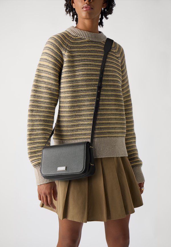 SMALL FLAP CROSSBODY - Cross body bag