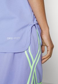 Nike Performance DRY FIT - Top - light thistle/ghost green
