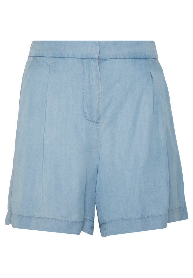 Světle modré denimové šortky s plisovaným předním dílem, ohrnutým lemem a pasem. Materiál má hladkou texturu a ležérní design.