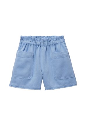 Shorts en denim bleu clair avec une taille élastique, deux poches avant et un ourlet effiloché. La texture semble lisse et décontractée.