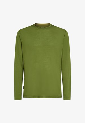 Camisa de manga larga en verde oliva sólido, hecha de tela suave con un escote redondo y costuras simples. La etiqueta está situada en el lado izquierdo.