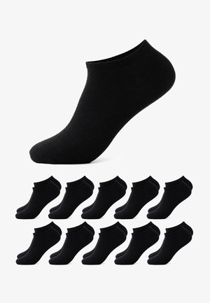 Set aus zehn Paar schwarzen, niedrig geschnittenen Knöchelsocken, auf weißem Hintergrund dargestellt.