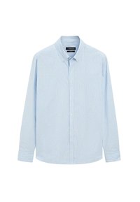 Camicia chiara blu con strisce bianche verticali, maniche lunghe e colletto classico. Realizzata in un tessuto a trama liscia.