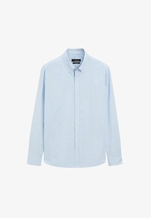 Camicia chiara blu con strisce bianche verticali, maniche lunghe e colletto classico. Realizzata in un tessuto a trama liscia.