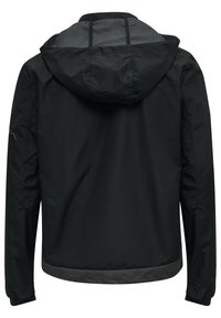 Giacca nera impermeabile con cappuccio, dotata di una superficie testurizzata, polsini elasticizzati e un pannello grigio a contrasto all'orlo.