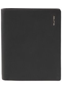 Cartera de cuero negro con una textura suave, que presenta un acento de logo metálico y una forma rectangular. Diseño simple y minimalista.
