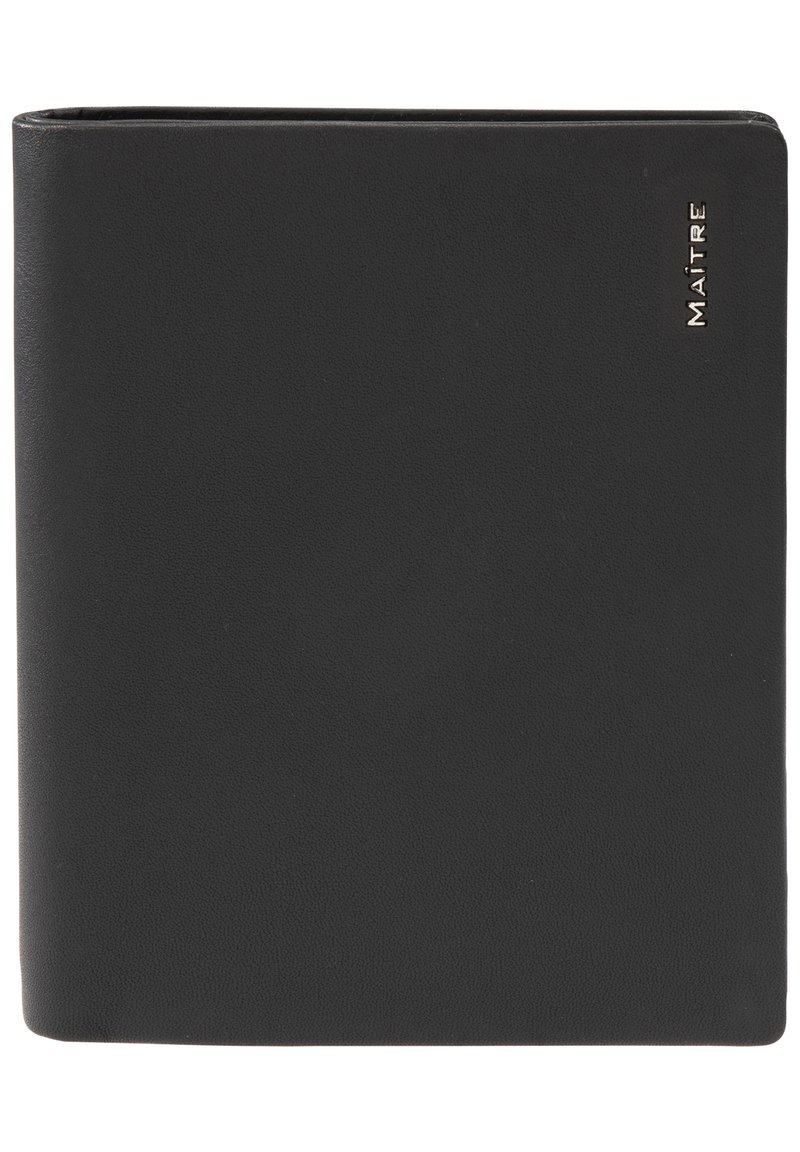 Cartera de cuero negro con una textura suave, que presenta un acento de logo metálico y una forma rectangular. Diseño simple y minimalista.