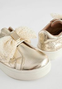 Baker by Ted Baker EMBOSSED BOW STANDARD - Chaussures premiers pas - gold