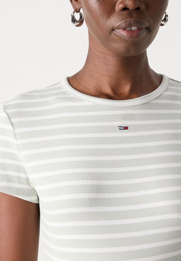 SLIM ESSENTIAL  - Print T-shirt - misty sage4