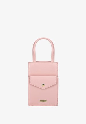 Borsa in pelle rosa con forma rettangolare, due manici, una tasca frontale chiusa con un bottone a pressione dorato e un logo alla base.