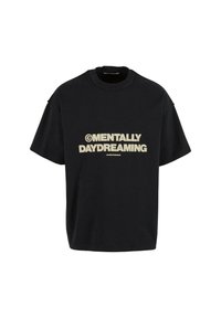Juodas medvilninis marškinėliai su laisvu pritaikymu, ant priekinės dalies su dideliais grietinėlės spalvos užrašais "©MENTALLY DAYDREAMING".