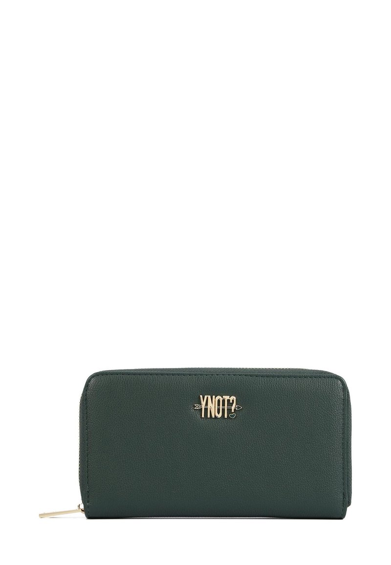 Portafoglio in pelle verde con chiusura a zip, superficie liscia e un logo in tono oro sul davanti. Forma rettangolare sottile.
