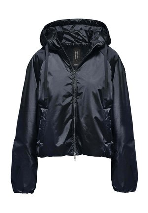 Czarna, błyszcząca kurtka z kapturem, zapinana na suwak z przodu, z długimi rękawami, ściągaczami przy kapturze i bocznymi kieszeniami.