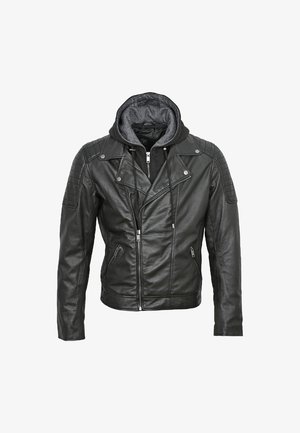 Giubbotto in pelle nera da motociclista con cappuccio grigio, cerniera frontale asimmetrica, dettagli spallali a trapuntatura e due tasche laterali con cerniera.