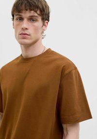 Jack & Jones JJEURBAN EDGE TEE NOOS - T-shirts basic - monks robe