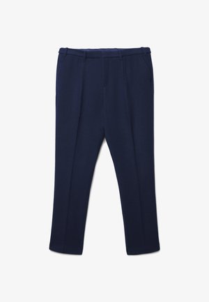 Pantaloni su misura blu navy con passanti per cintura, tasche laterali e piega frontale, stesi su uno sfondo bianco.