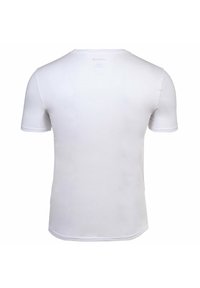 Maglietta a maniche corte bianca, girocollo, vista dal retro su uno sfondo bianco.