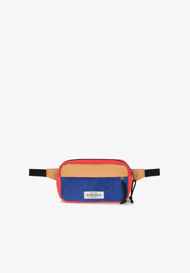 Kleurvolle heuptas met blauwe corduroy, oranje en rode stofaccenten. Inclusief een ritssluiting en een verstelbare zwarte schouderband. Eastpak-logo zichtbaar.